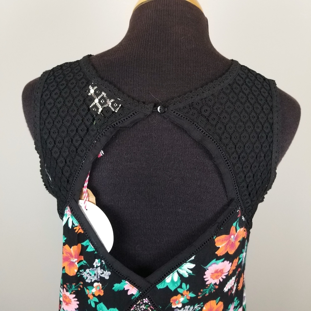 NWT Umgee flowy floral lace cutout sleeveless top - Picture 12 of 13